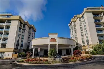 11121 Yonge Street 201, Richmond Hill, ON L4C 0S7