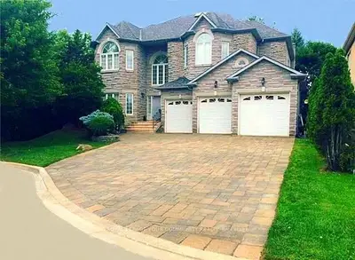 2 Wainwright Avenue, Richmond Hill, On L4c 5r5