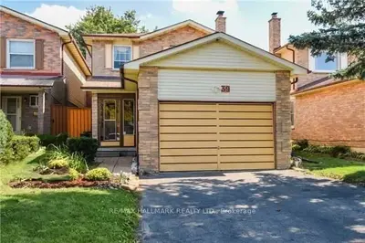 39 Greenbelt Crescent, Richmond Hill, ON L4C 5R9