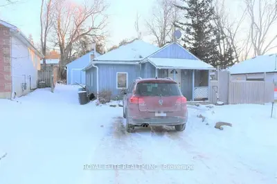 247 Woodycrest Avenue, Georgina, ON L4P 2W3