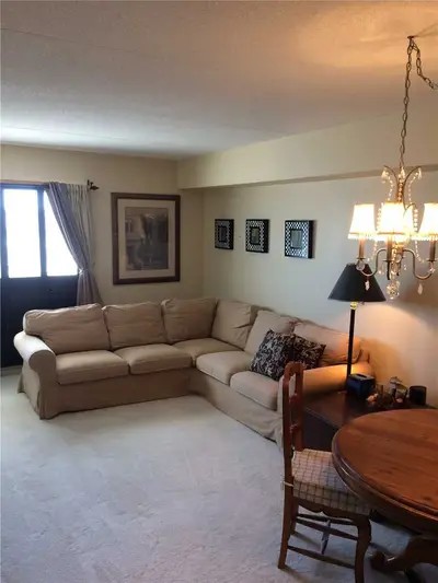 160 Wellington Street E 516, Aurora, ON L4G 1J3