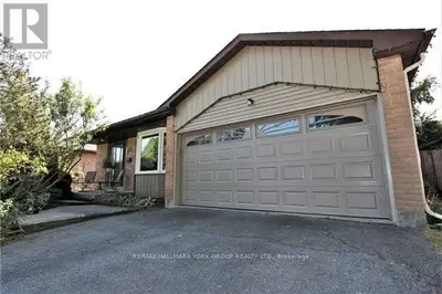 388 Selby Crescent, Newmarket, ON L3Y 6E1