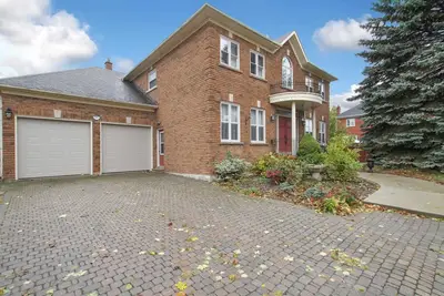 920 Stonehaven Avenue, Newmarket, ON L3X 1K7