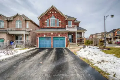 20 Chelsea Crescent, Bradford West Gwillimbury, ON L3Z 0K1