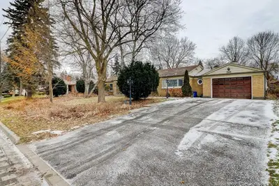 262 Millard Avenue, Newmarket, ON L3Y 1Z2