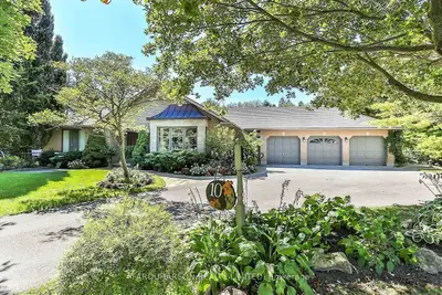 10 Vanvalley Drive, Whitchurch-Stouffville, ON L4A 2E1