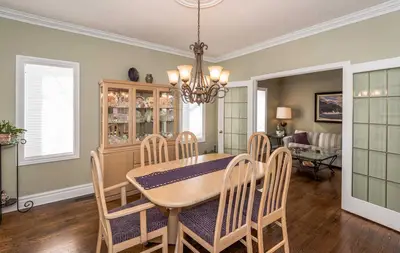 886 Surin Court, Newmarket, ON L3Y 8R4
