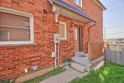 578 Pinder Avenue, Newmarket, ON L3Y 8V5