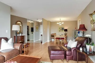 270 Davis Drive 812, Newmarket, ON L3Y 8K2