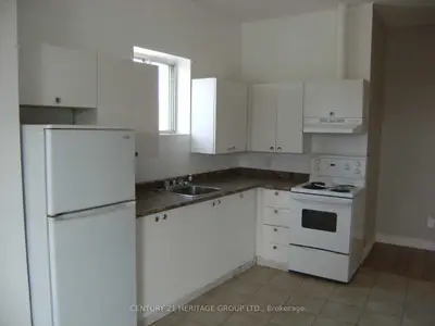 64 Holland Street 3, Bradford West Gwillimbury, ON L9N 1C5
