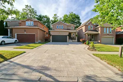 Detached in Richmond Hill