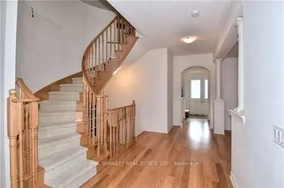 45 Manor Glen Crescent, East Gwillimbury, ON L0G 1M0