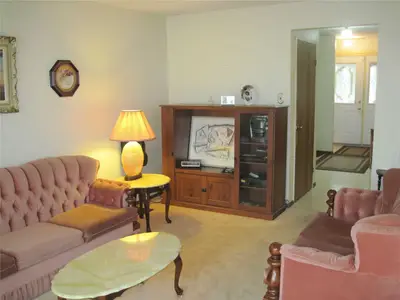 775 Pam Crescent, Newmarket, ON L3Y 5B7