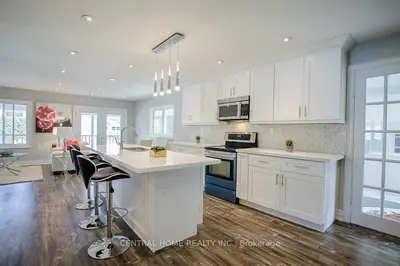 30 River Drive, East Gwillimbury, ON L9N 1A6