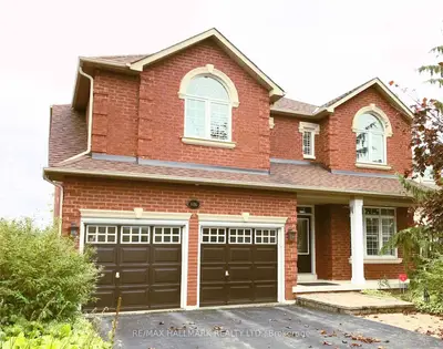 686 Madeline Heights, Newmarket, ON L3X 2J7