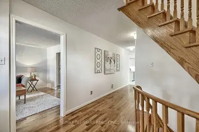 60 Quaker Village Drive, Uxbridge, ON L9P 1A2