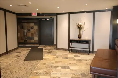 260 Davis Drive 104, Newmarket, ON L3Y 7C3