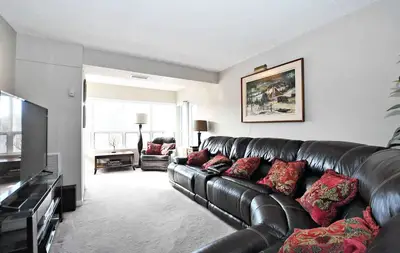 900 Bogart Mill Trail 420, Newmarket, ON L3Y 8V5