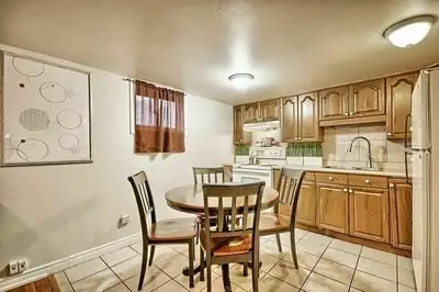 204 Septonne Avenue Lower, Newmarket, ON L3Y 2W6