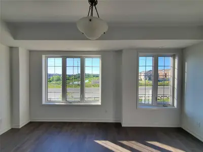 169 Harding Park Street, Newmarket, ON L3Y 0E3
