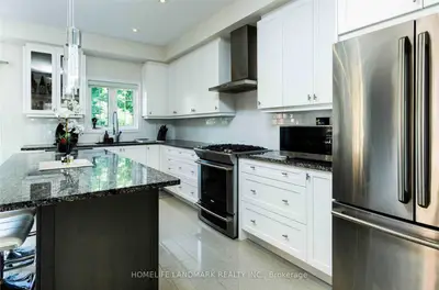 223 Appleton Court, Newmarket, ON L3Y 5G3