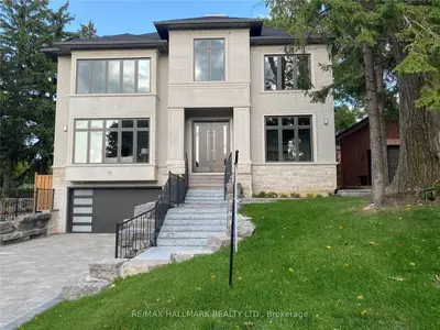 11 Dunvegan Drive N, Richmond Hill, ON L4C 9P8