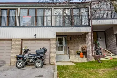 Condo Townhouse in Brock