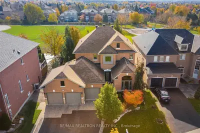 1014 Ivsbridge Boulevard, Newmarket, ON L3X 2A2