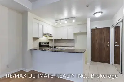 8 Maison Parc Court 719, Vaughan, ON L4J 9K5
