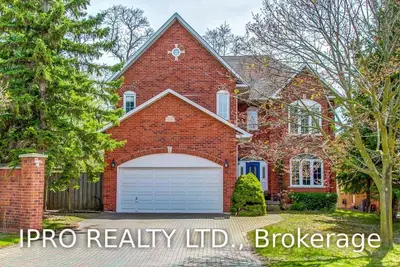 16 Hunt Club Court, Markham, ON L3T 7L4