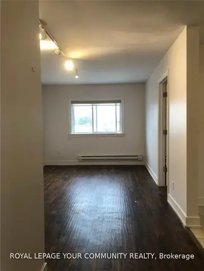 14810 Yonge Street 201, Aurora, ON L4G 1N3