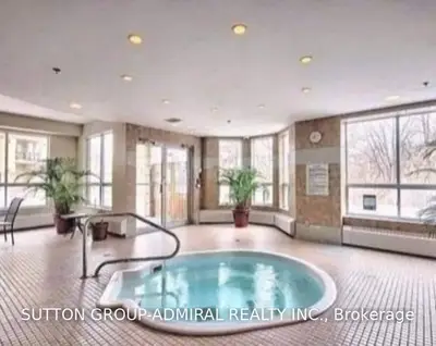 8 Maison Parc Court 106, Vaughan, On L4j 9k5