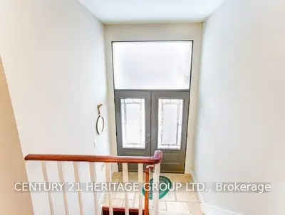 104 Armitage Drive Main Fl, Newmarket, ON L3Y 5L7