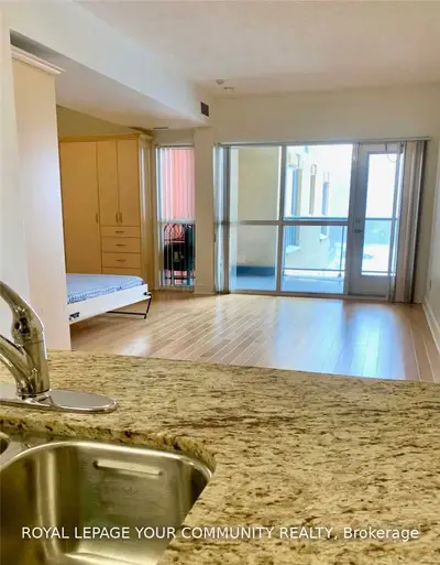 160 Woodbridge Avenue 301, Vaughan, ON L4L 0B8