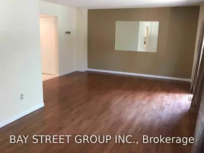 29 Versailles Court, Richmond Hill, ON L4C 8V6
