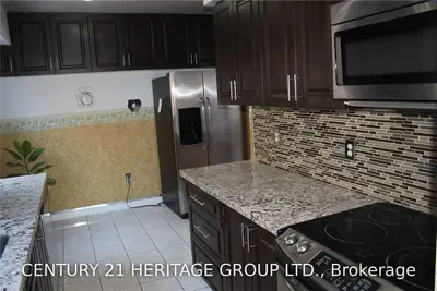 431 Carruthers(Main&2nd) Avenue, Newmarket, ON L3X 2C1