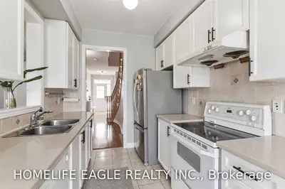 8 Townwood Drive W 73, Richmond Hill, ON L4E 4Y3