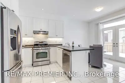658 Sweetwater Crescent, Newmarket, ON L3X 0H6