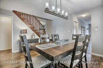 27 Meadowhawk Trail, Bradford West Gwillimbury, ON L3Z 0E7