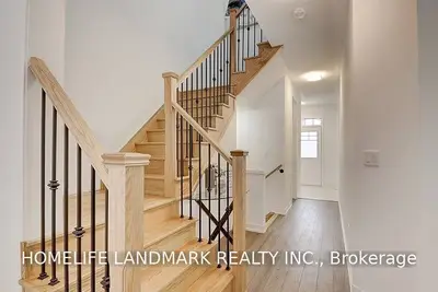56 Dundonald Trail, Newmarket, ON L3Y 0E1