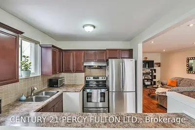 384 Browndale Crescent, Richmond Hill, ON L4C 3J4