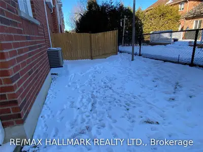 15 Old Colony Road 18, Richmond Hill, ON L4E 4L5