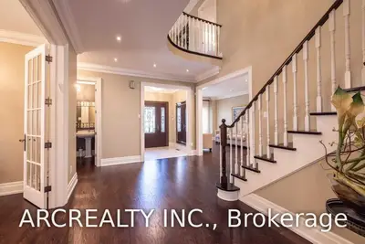 102 Shaftsbury Avenue, Richmond Hill, ON L4C 0G4