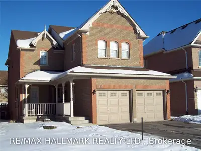 579 Plantation Gate, Newmarket, ON L3X 2C2