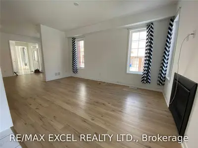 248 Harding Park Street, Newmarket, ON L3Y 0E3