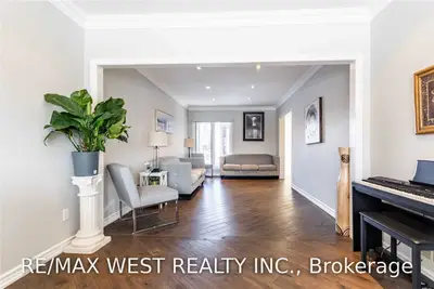 49 Fairfax Court, Vaughan, ON L4J 7S1