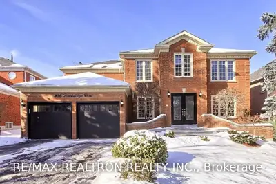 938 Creebridge Crescent, Newmarket, ON L3X 1P1