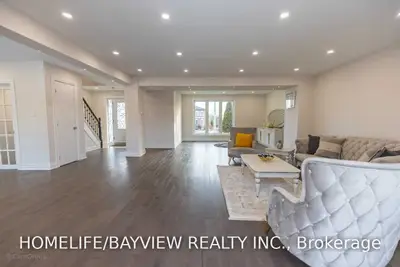 84 Stockdale Crescent, Richmond Hill, ON L4C 3S9