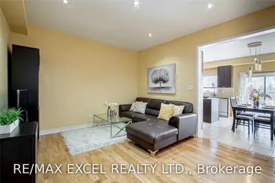 577 Reeves Way Boulevard, Whitchurch-Stouffville, ON L4A 0H1