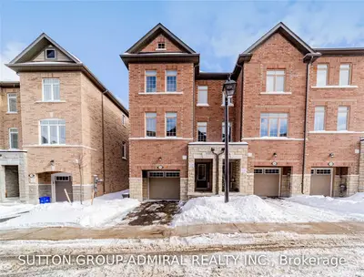 120 Gordon Circle, Newmarket, ON L3Y 0C9